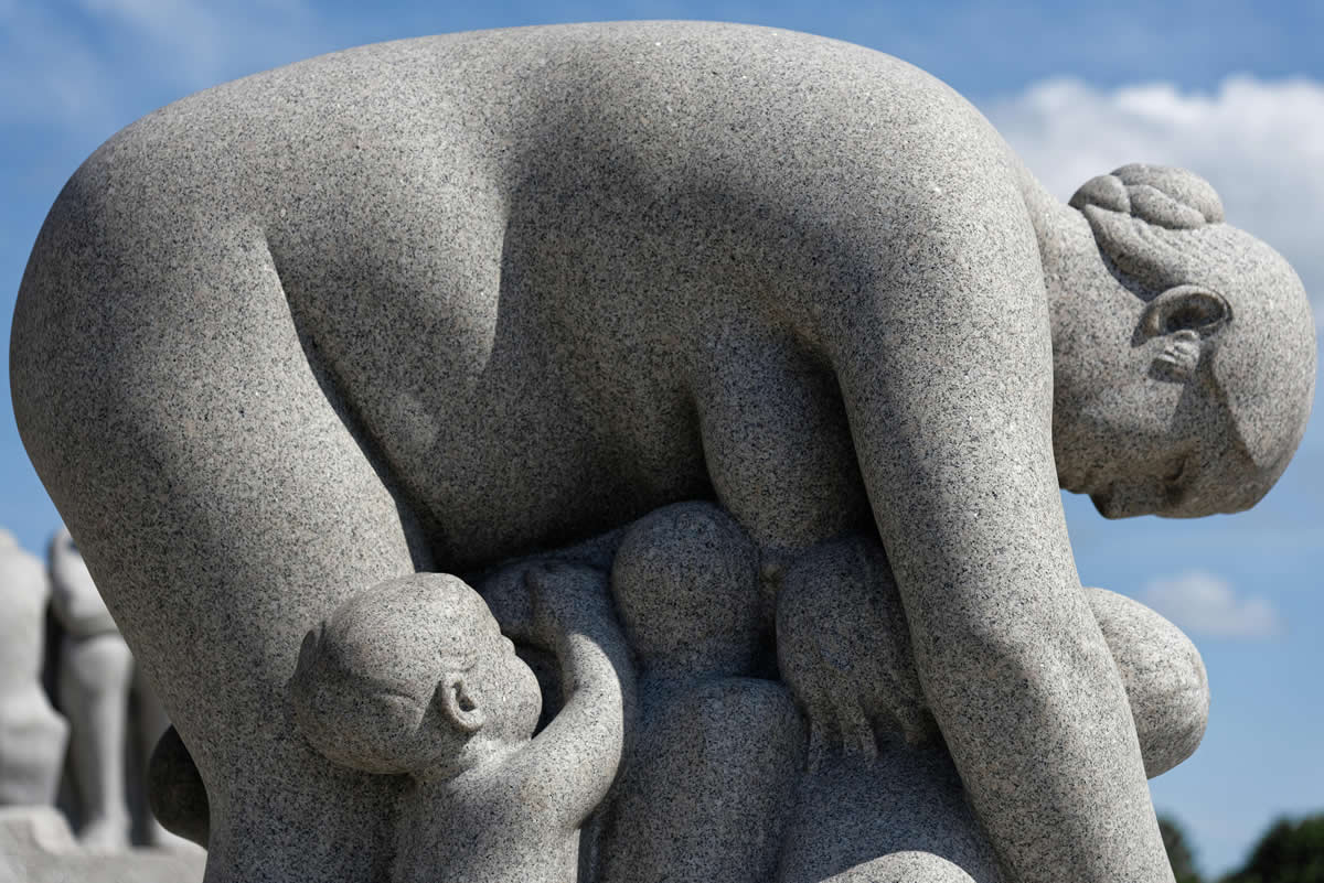 Gender Gap Norway, Gender Equality, woman with children sculpture