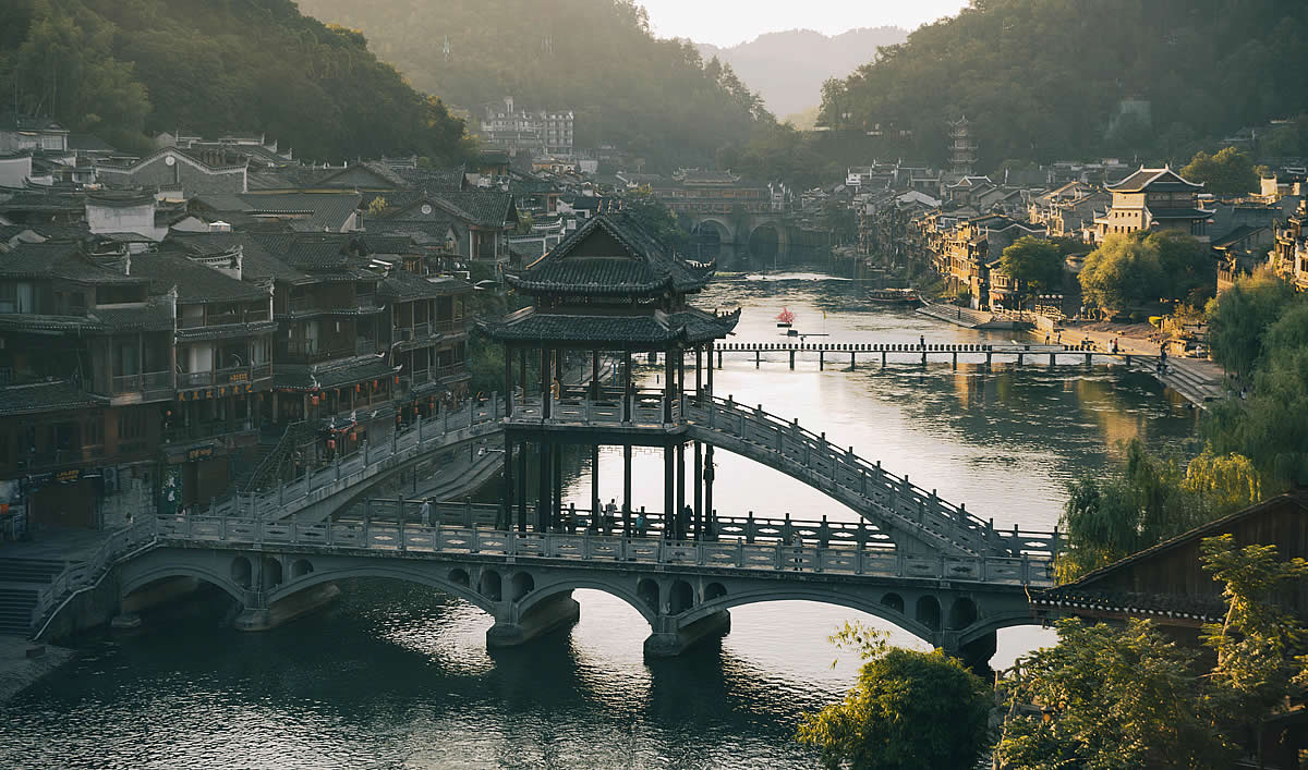 Red Yellow Blue Silk Road: A River of Knowledge for a Culture of Peace, ancient bridge China