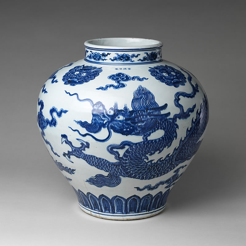 China Silk Road jar with dragon made of white porcelain painted with cobalt blue.